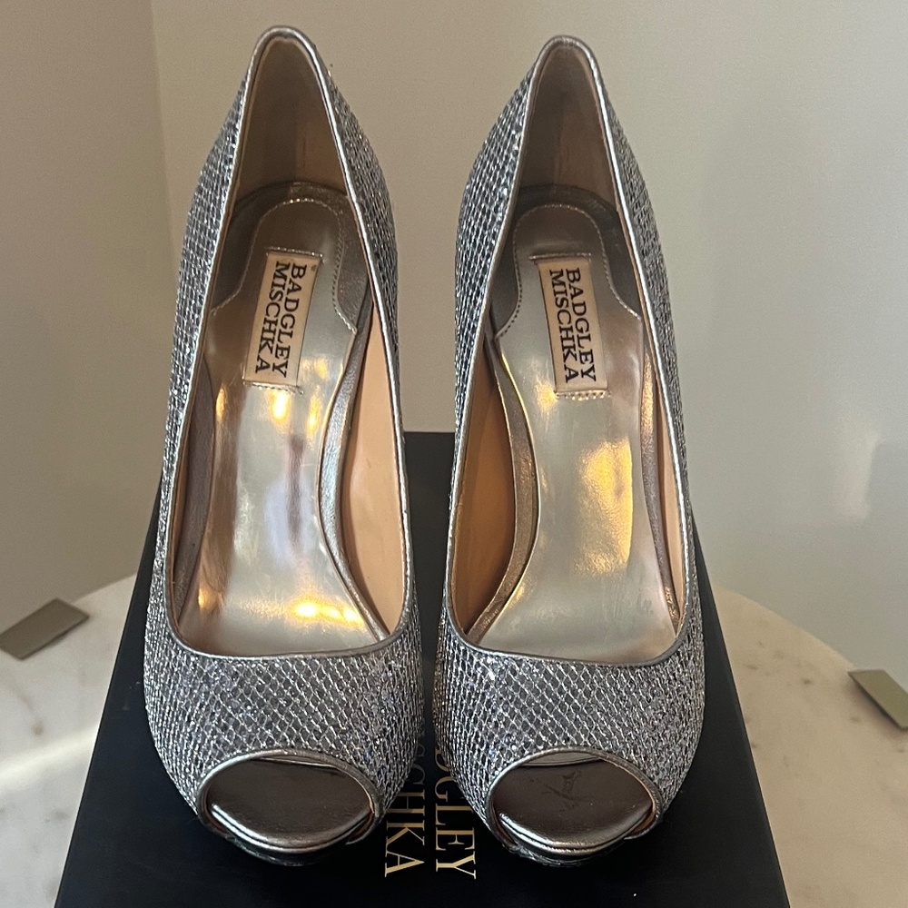 Badgley Mischka platform peep-toe heels - worn once! -- sz 8